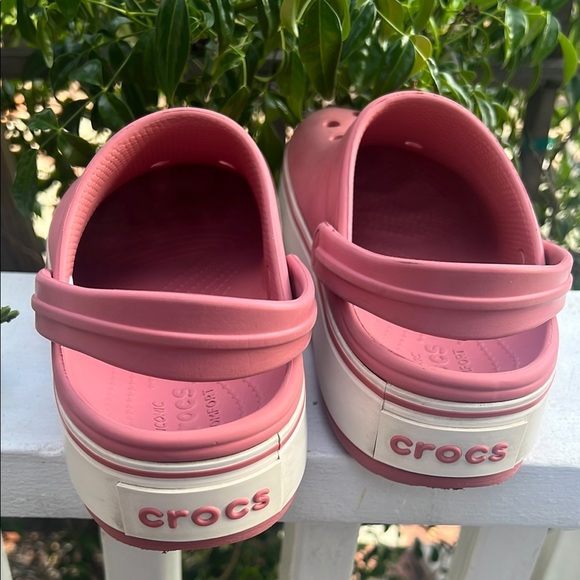 Women’s/Kids Pink Clogs Size 6-4 iconic CROCS Comfort clogs - Picture 13 of 15